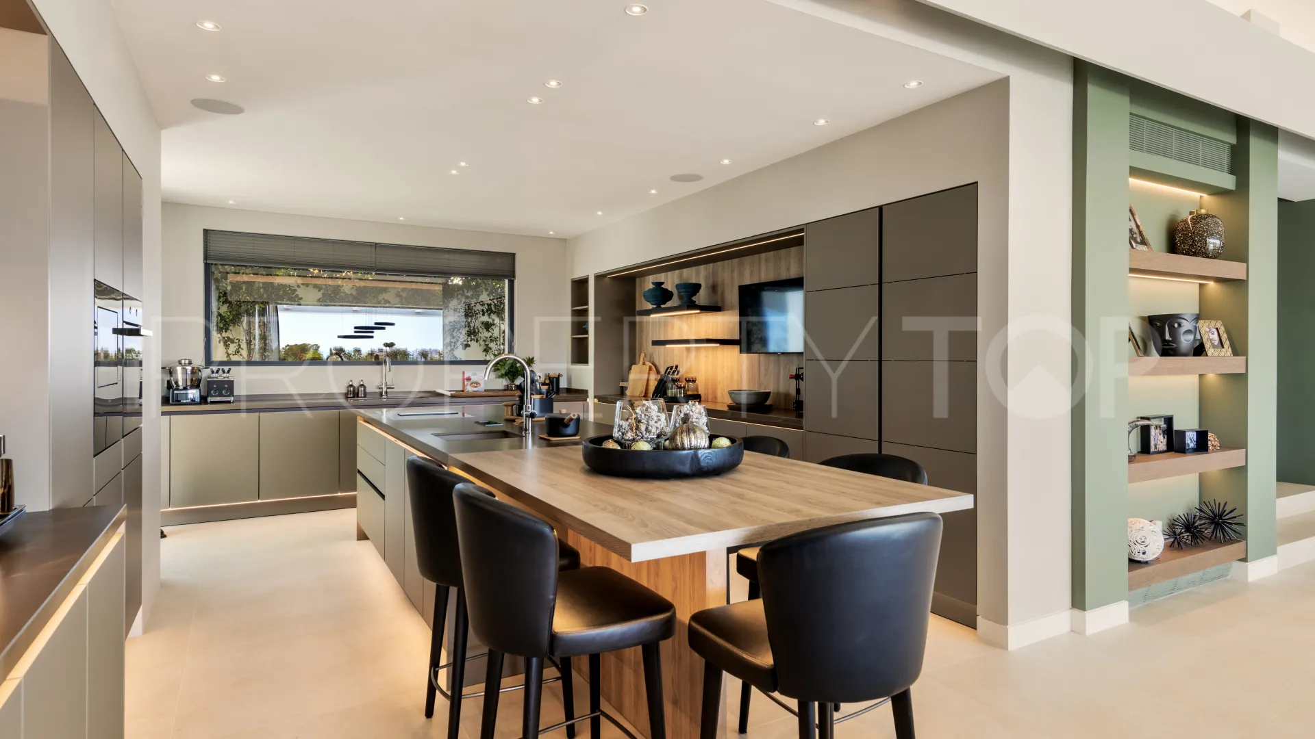 5 bedrooms villa for sale in Los Flamingos