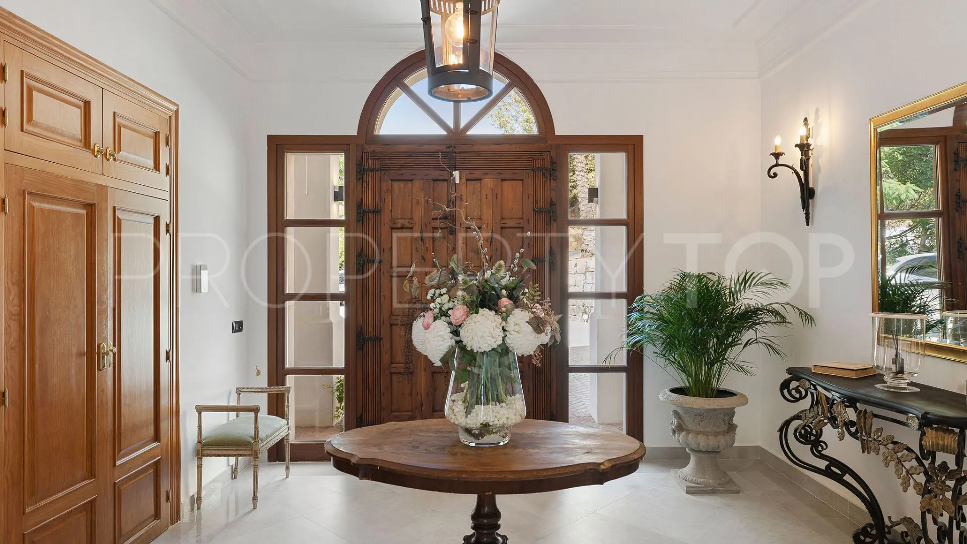 Buy El Madroñal villa