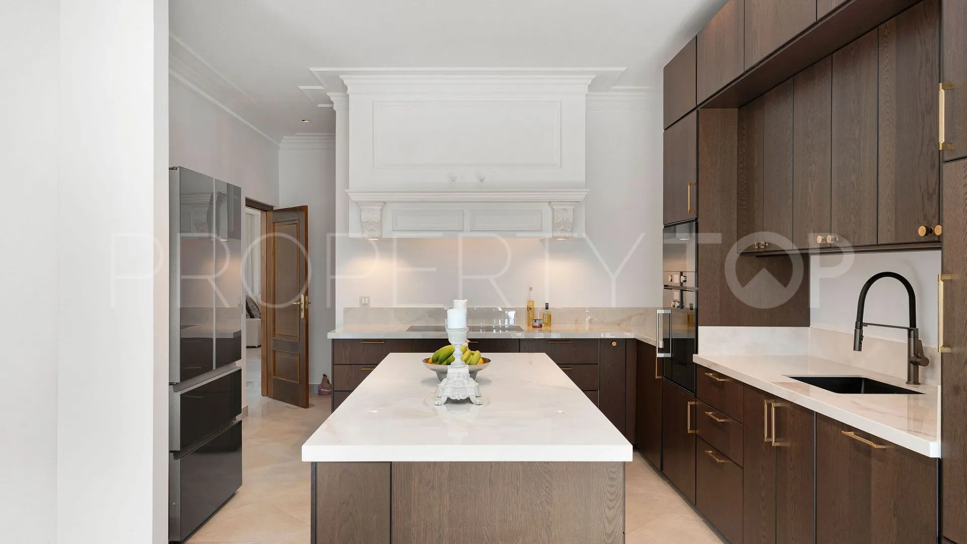 Buy El Madroñal villa
