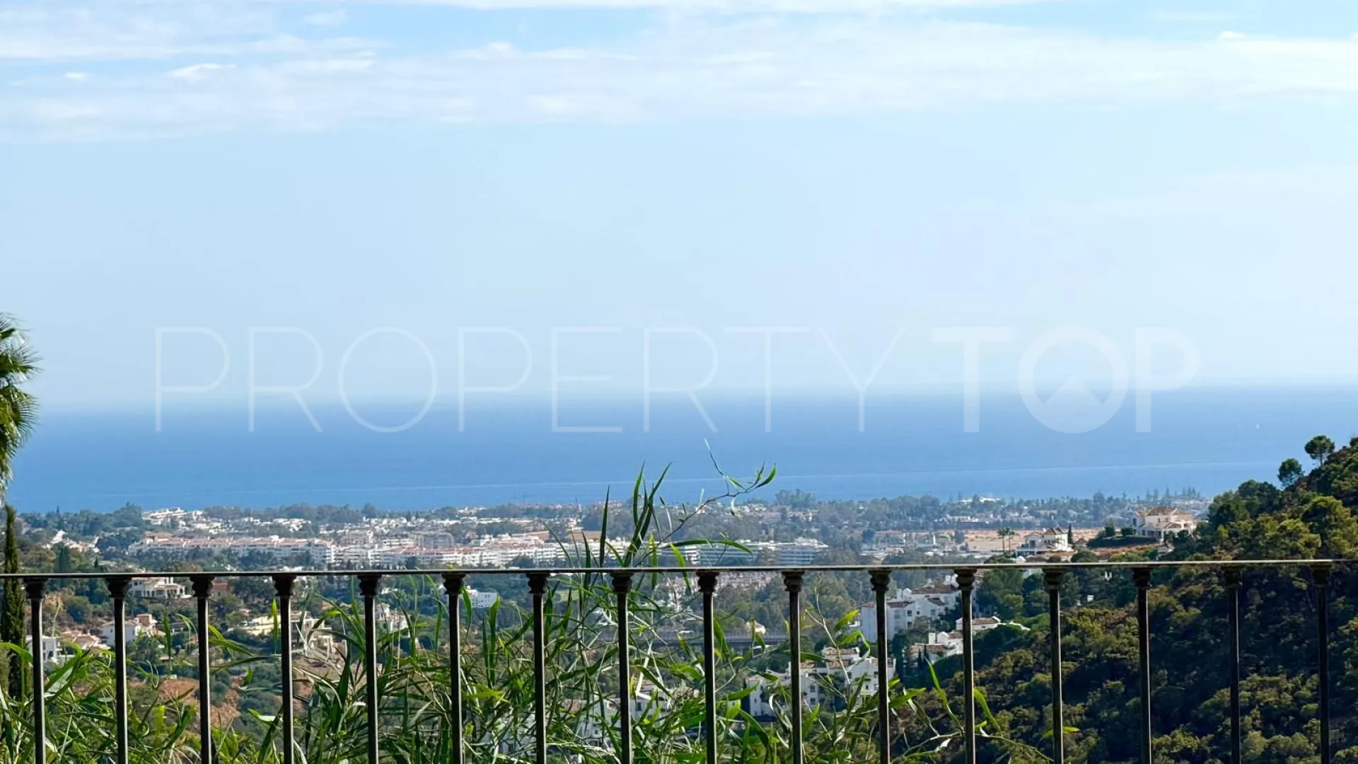 Buy El Madroñal villa