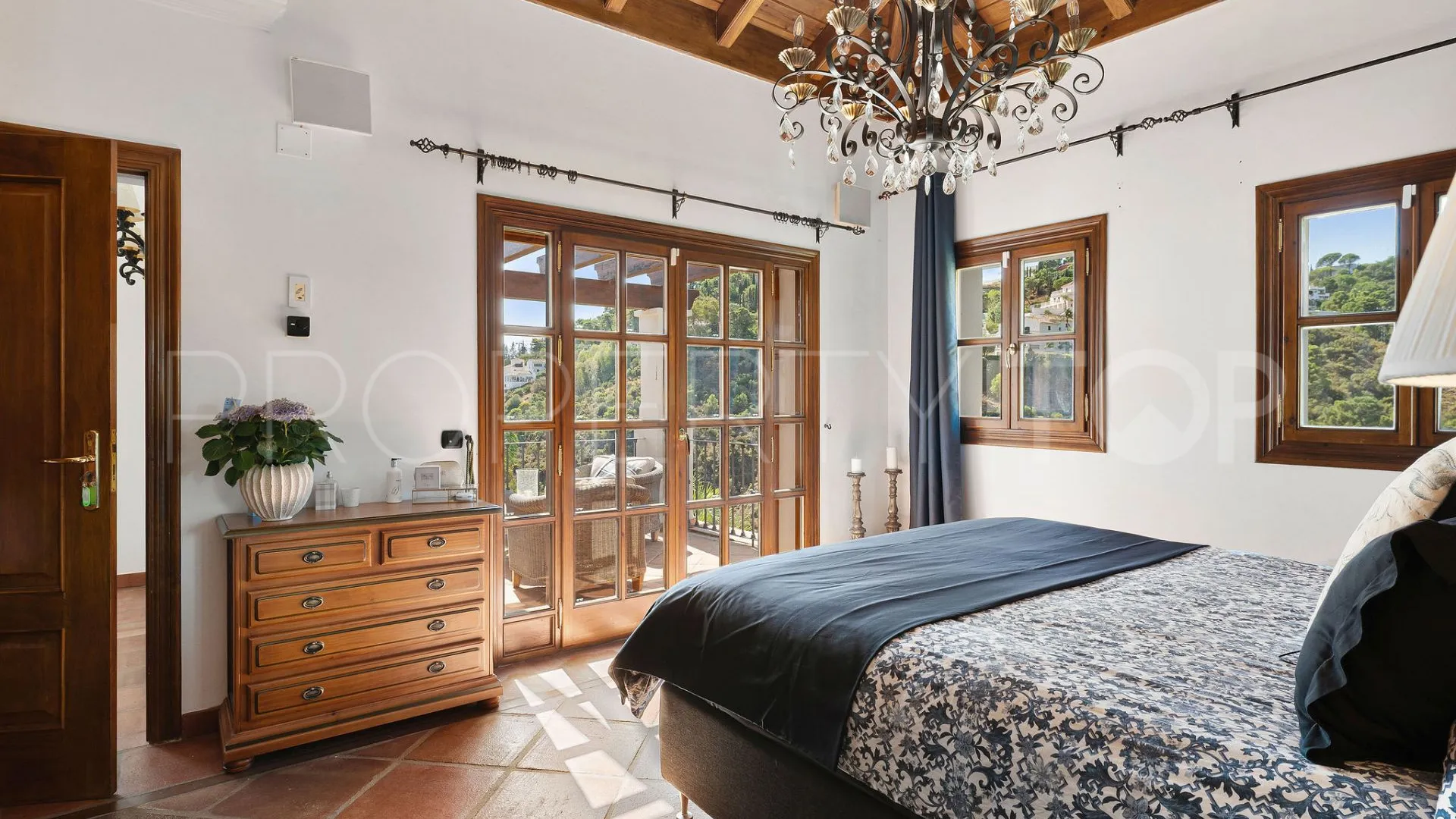 Buy El Madroñal villa