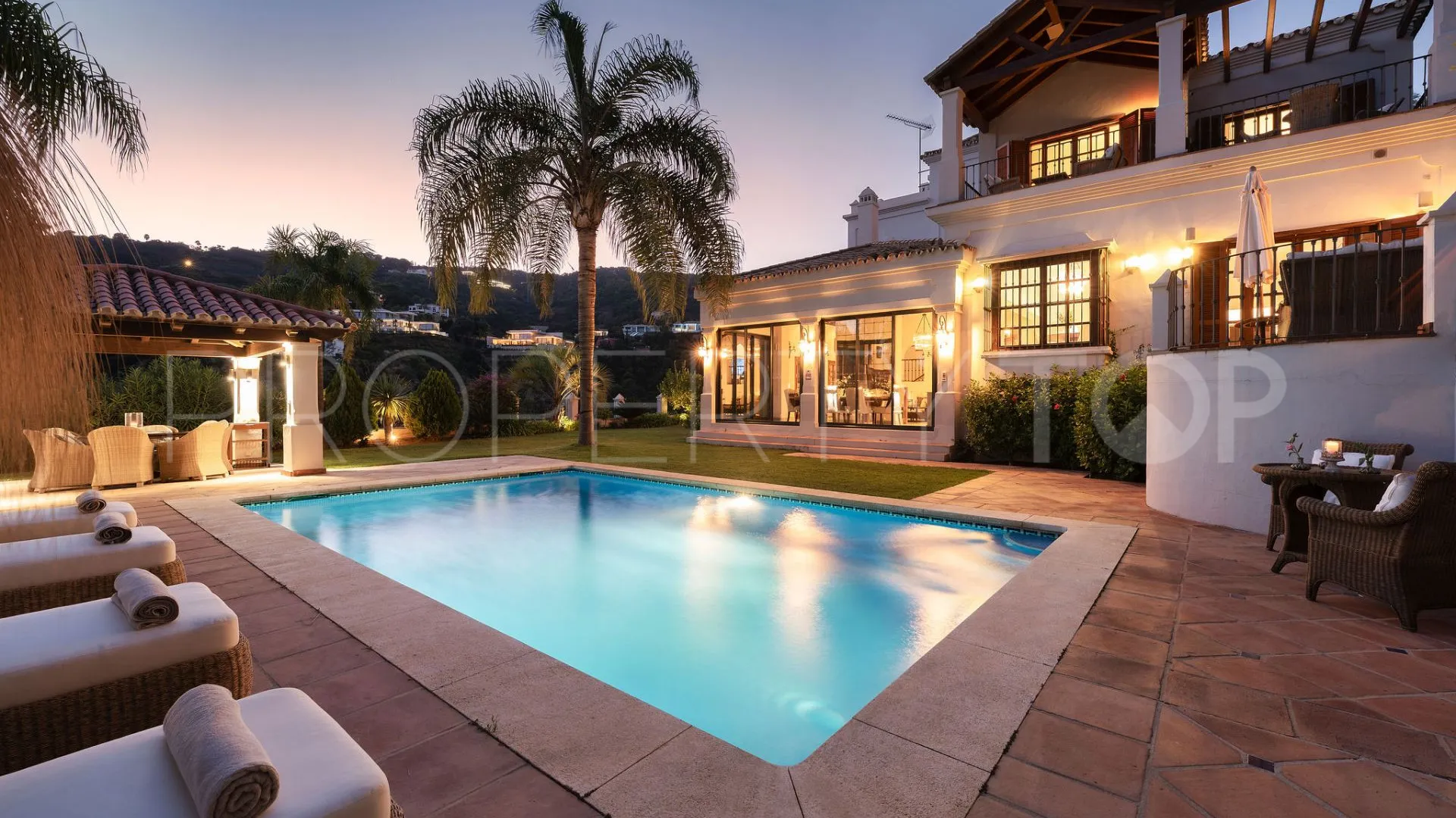 Buy El Madroñal villa