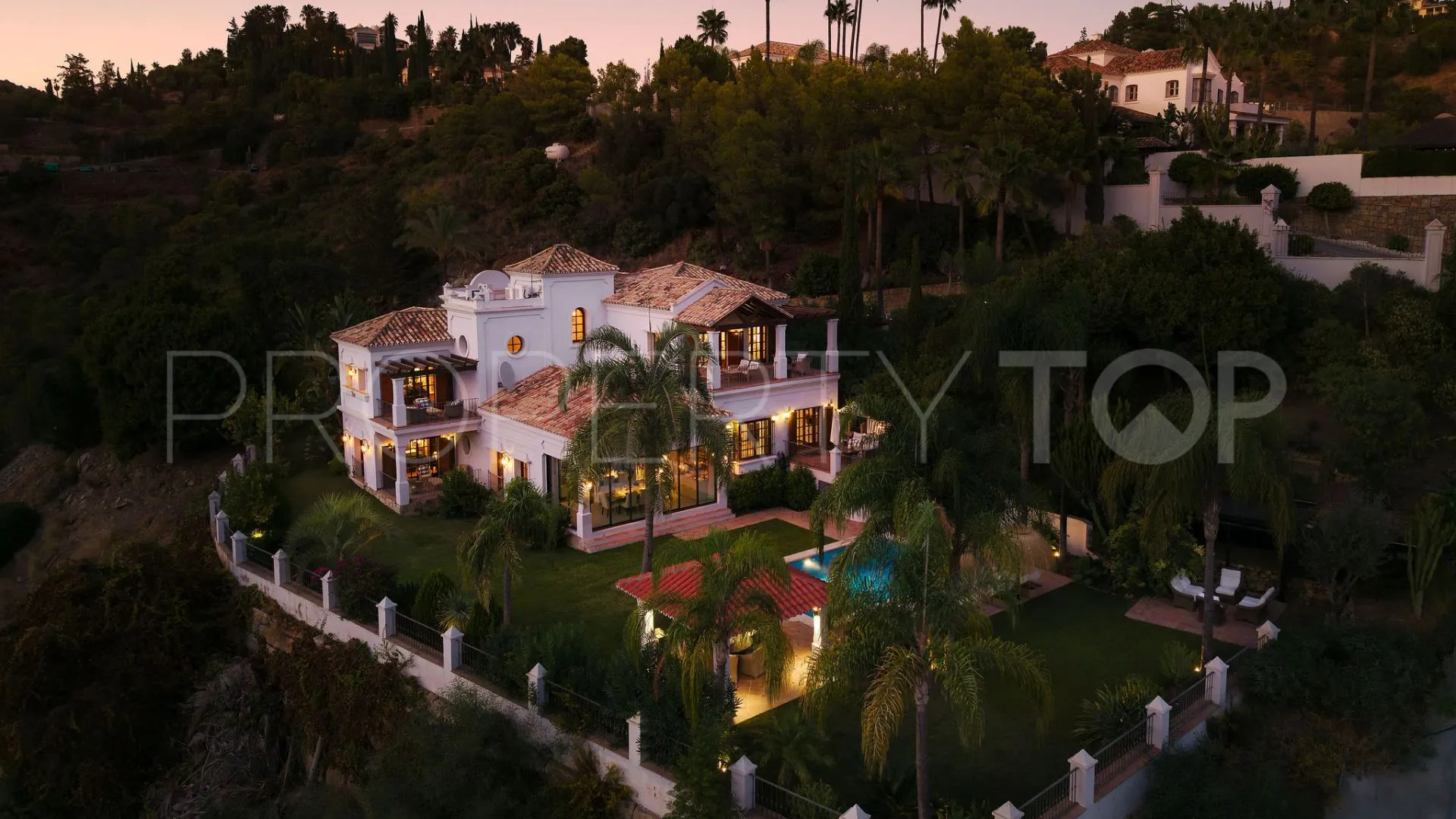 Buy El Madroñal villa