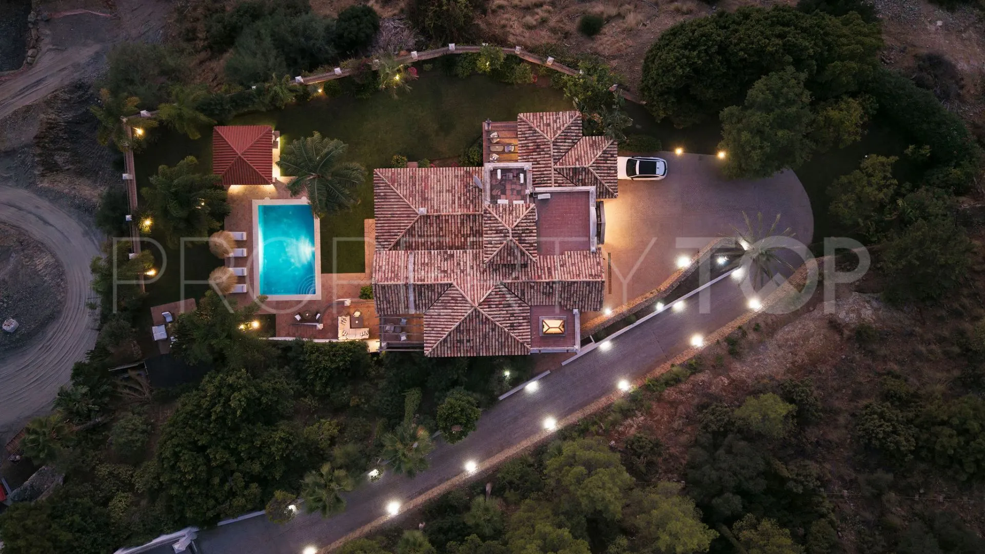 Buy El Madroñal villa