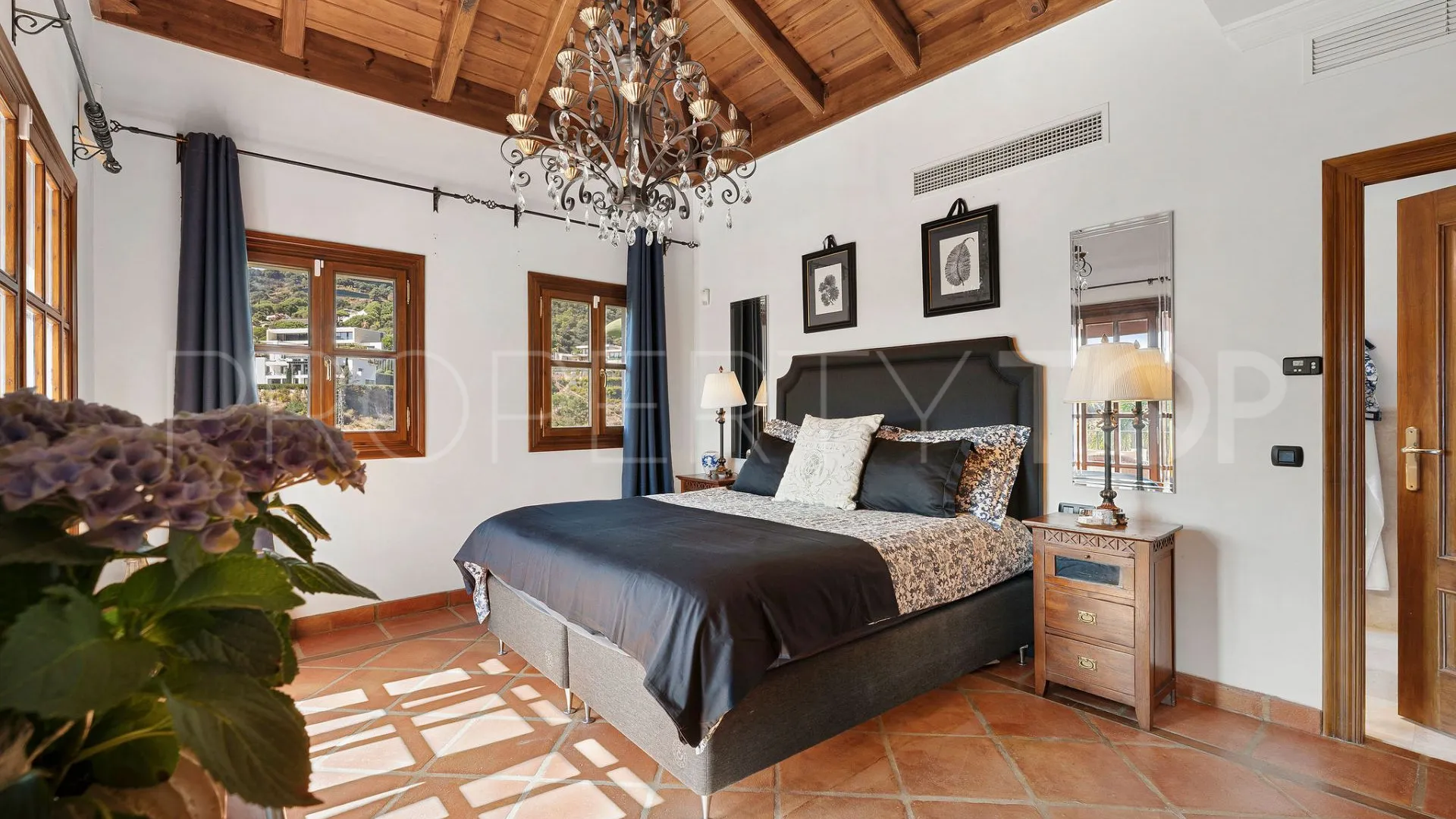Buy El Madroñal villa
