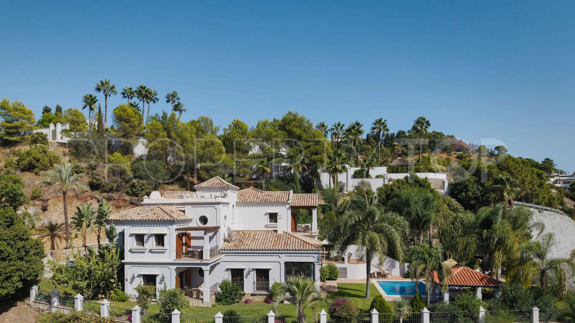 Buy El Madroñal villa