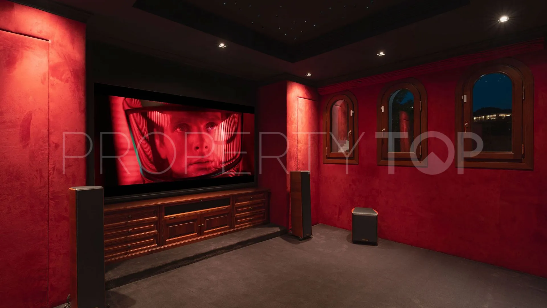 Buy El Madroñal villa