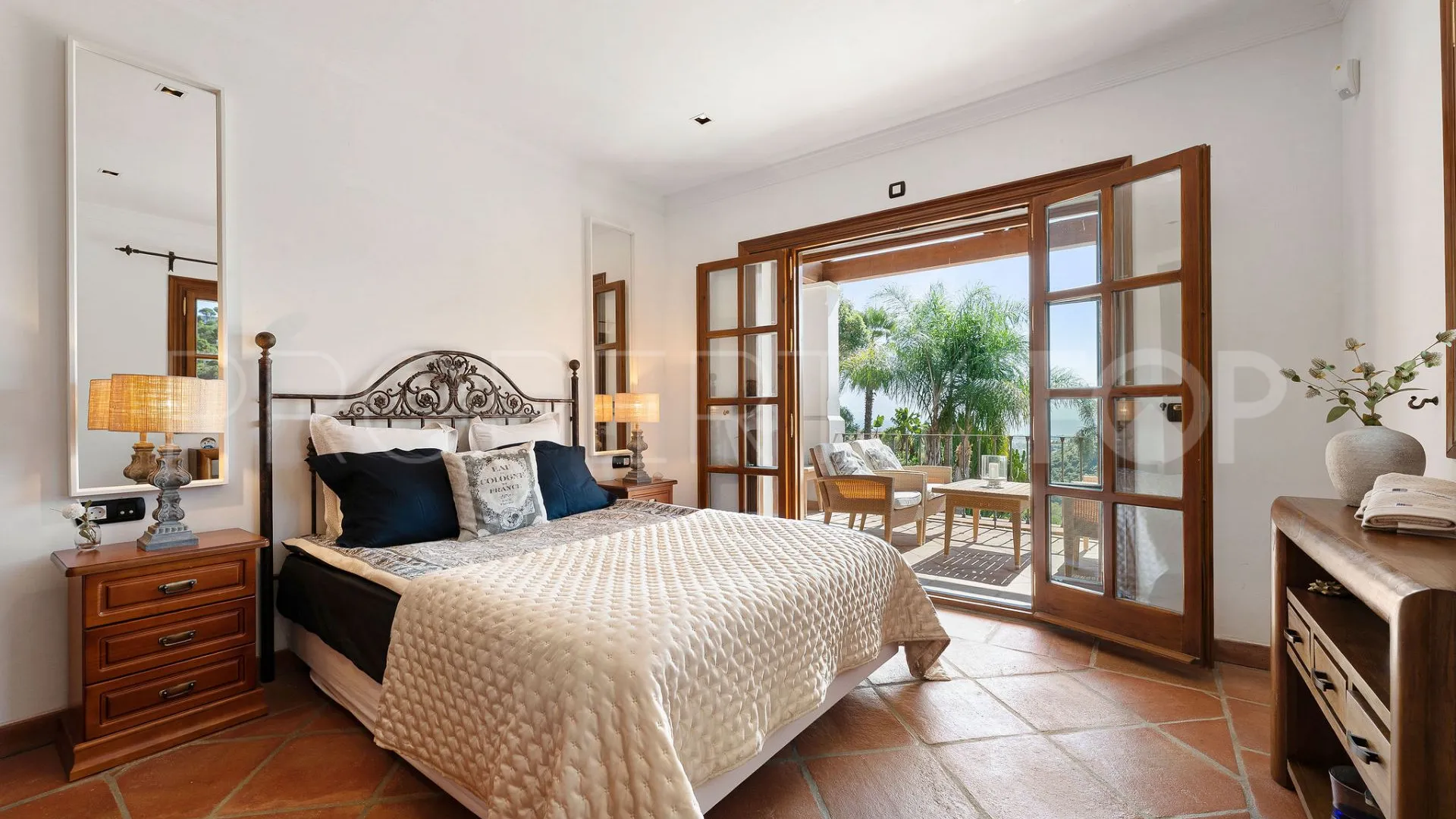 Buy El Madroñal villa