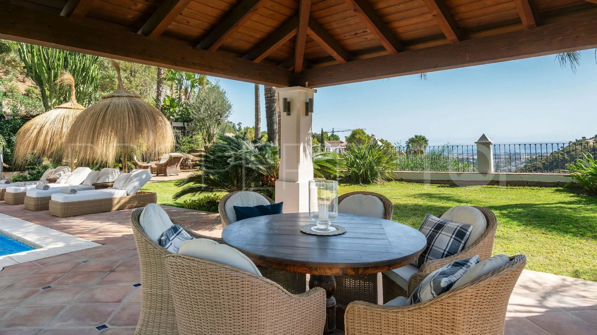 Buy El Madroñal villa