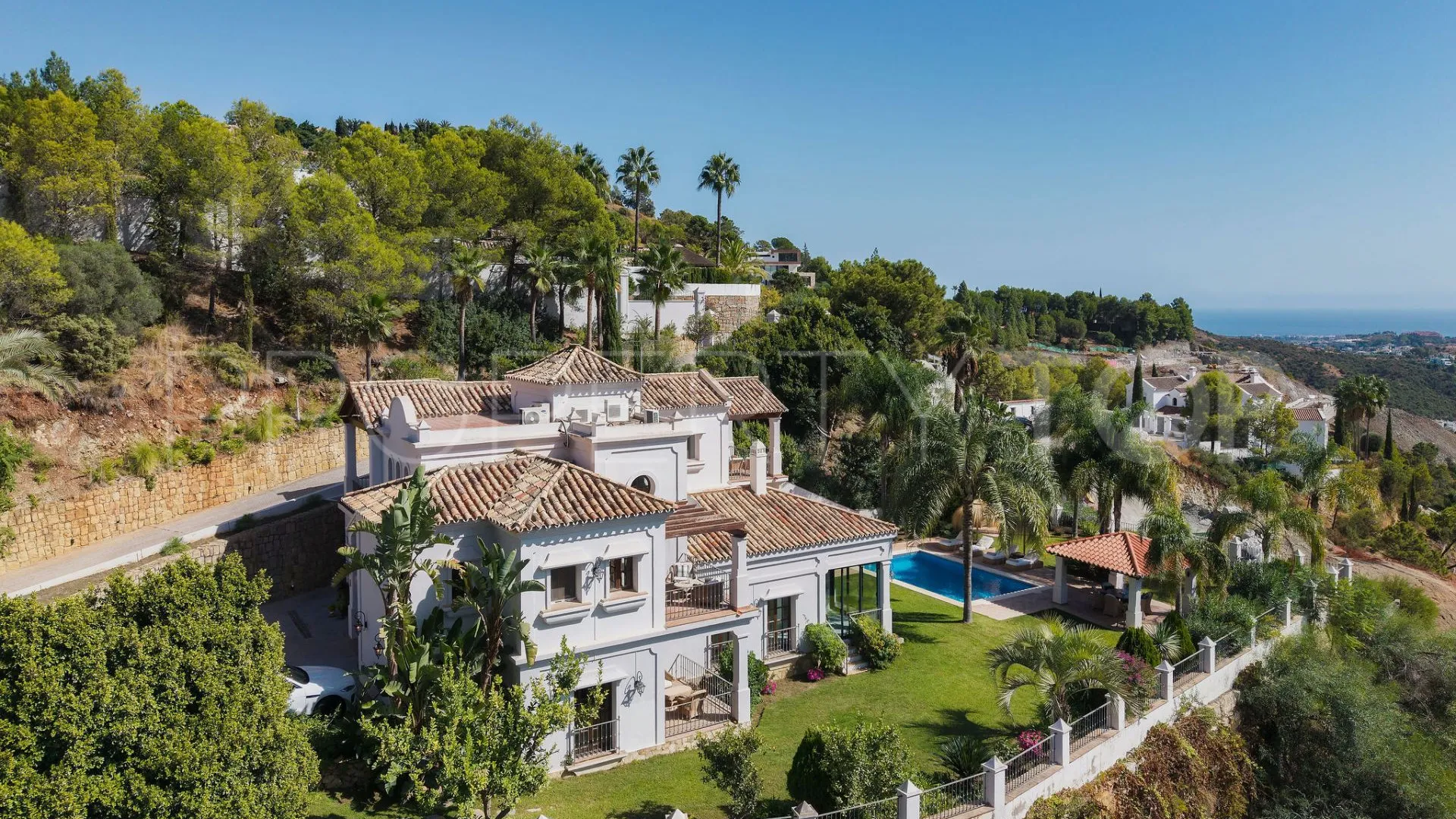 Buy El Madroñal villa