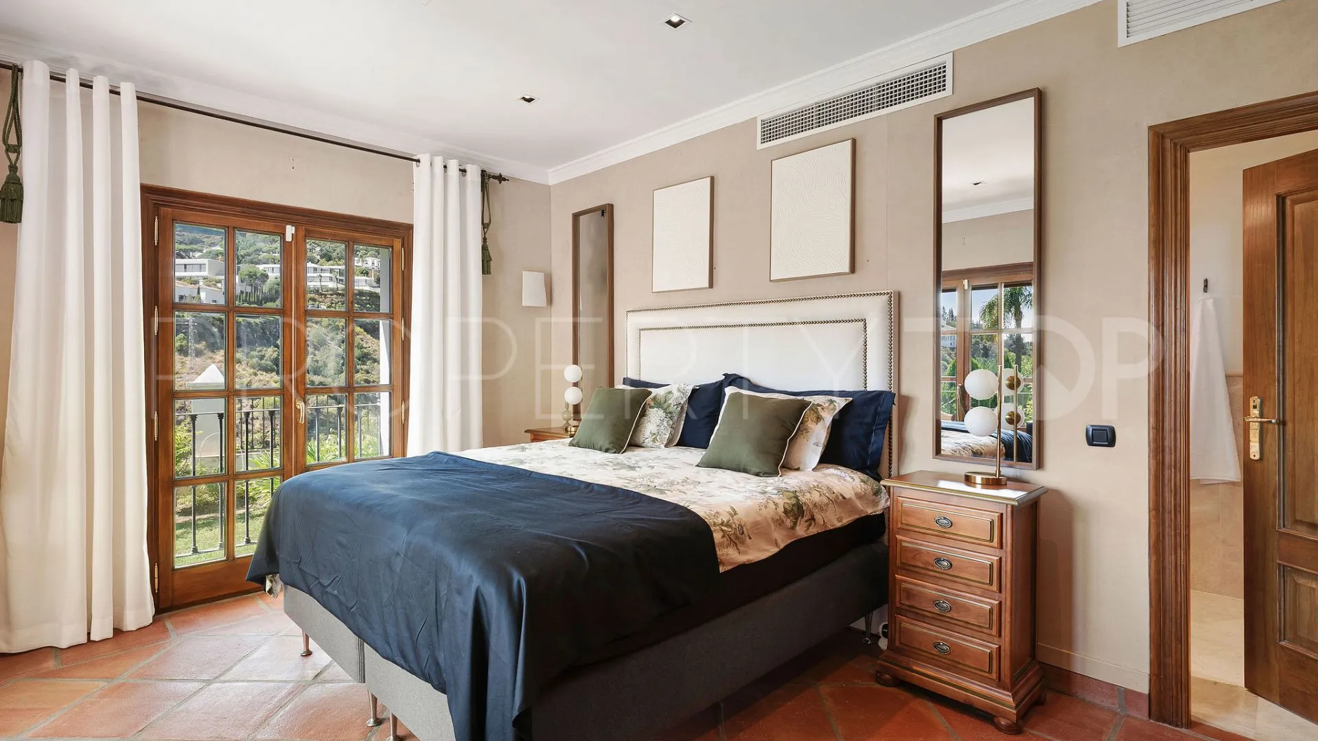 Buy El Madroñal villa