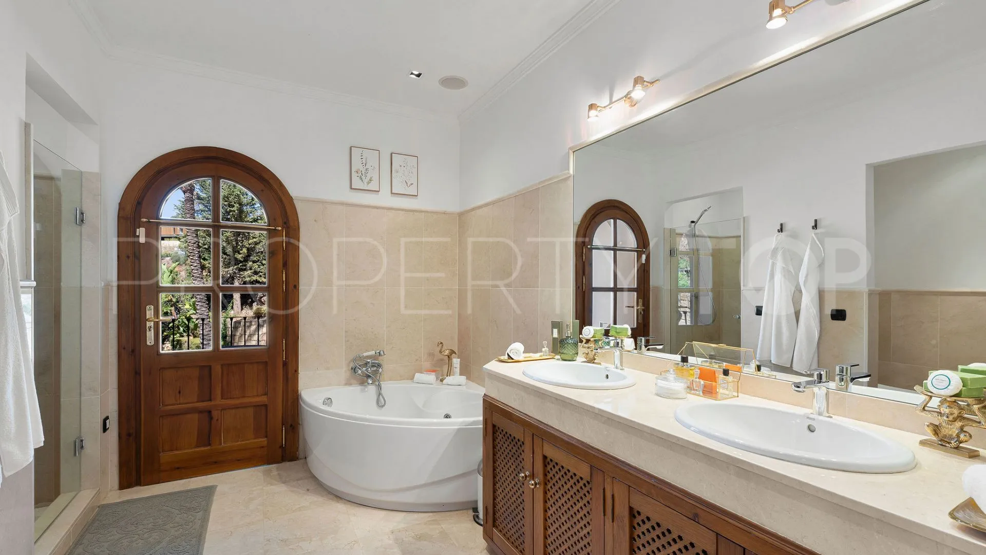 Buy El Madroñal villa