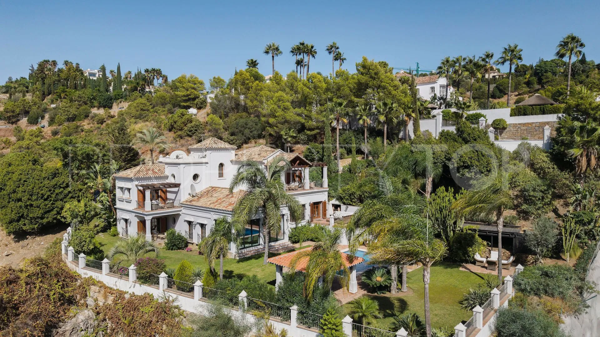 Buy El Madroñal villa