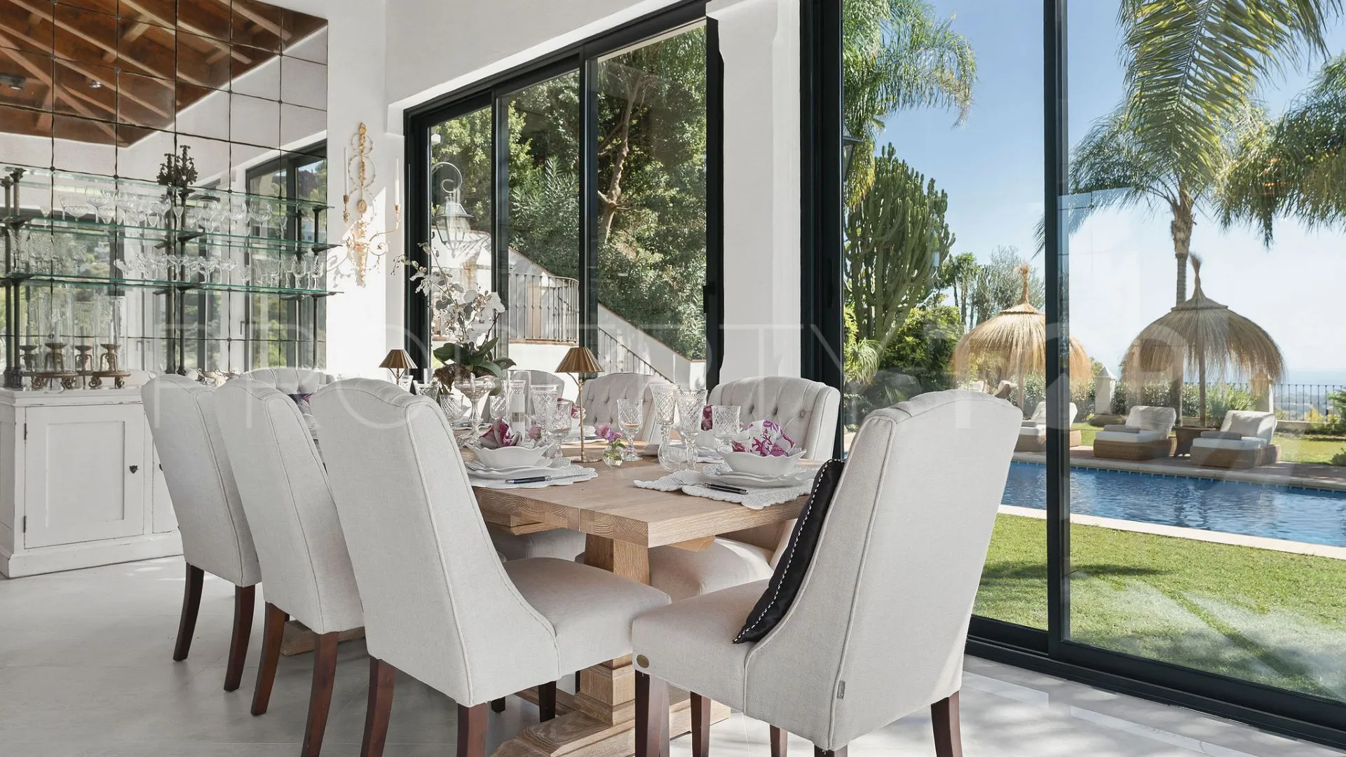 Buy El Madroñal villa