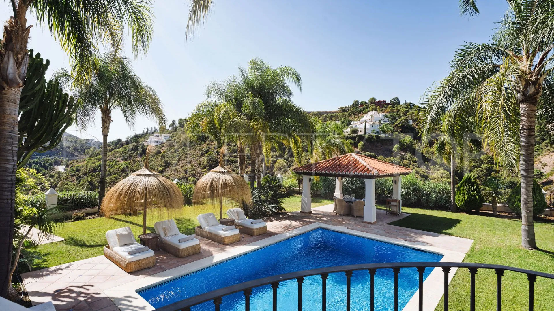 Buy El Madroñal villa
