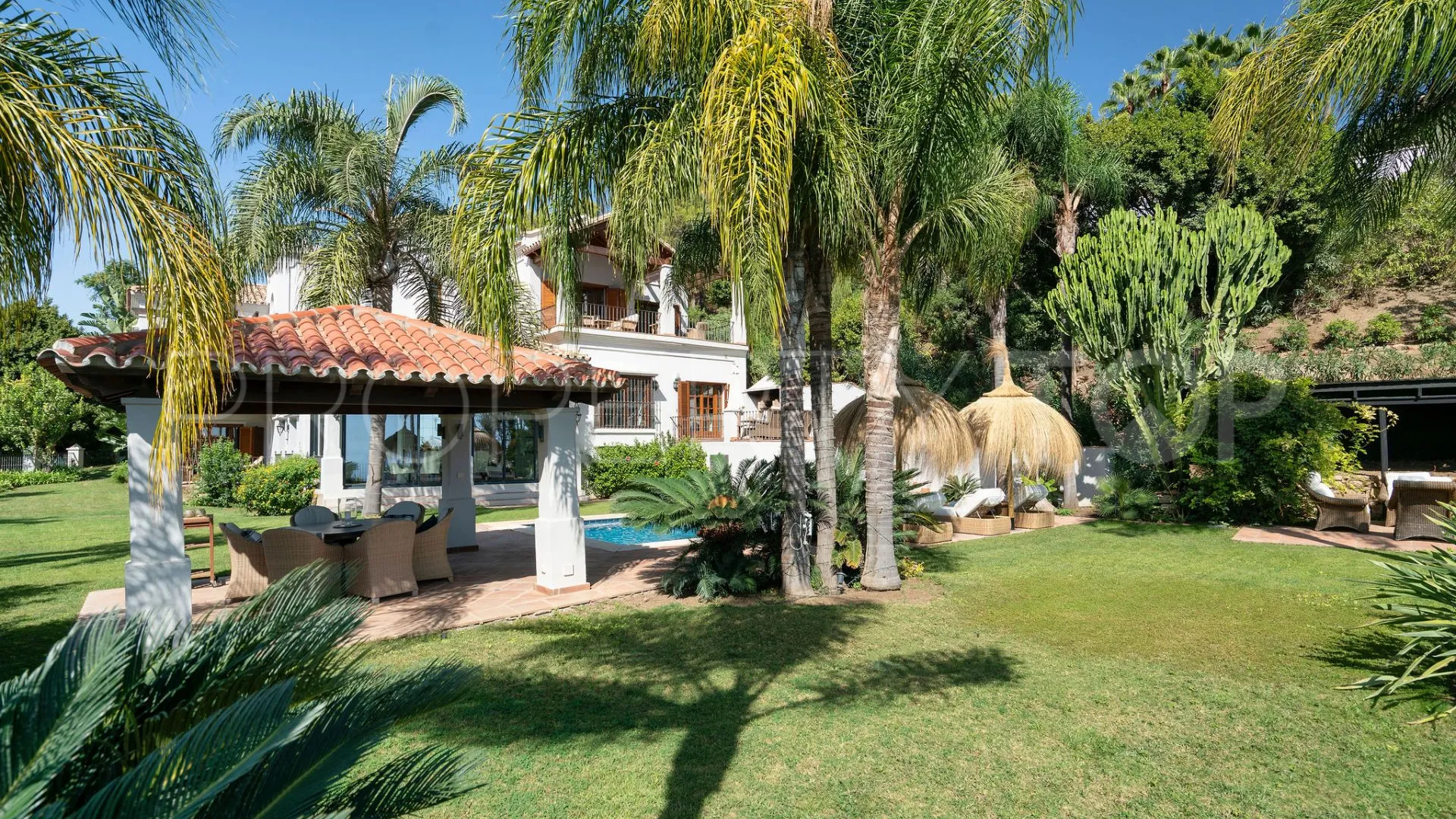 Buy El Madroñal villa
