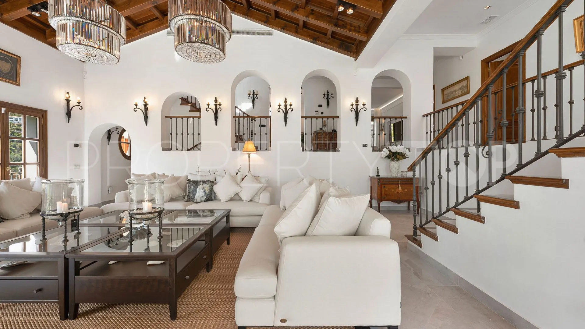 Buy El Madroñal villa