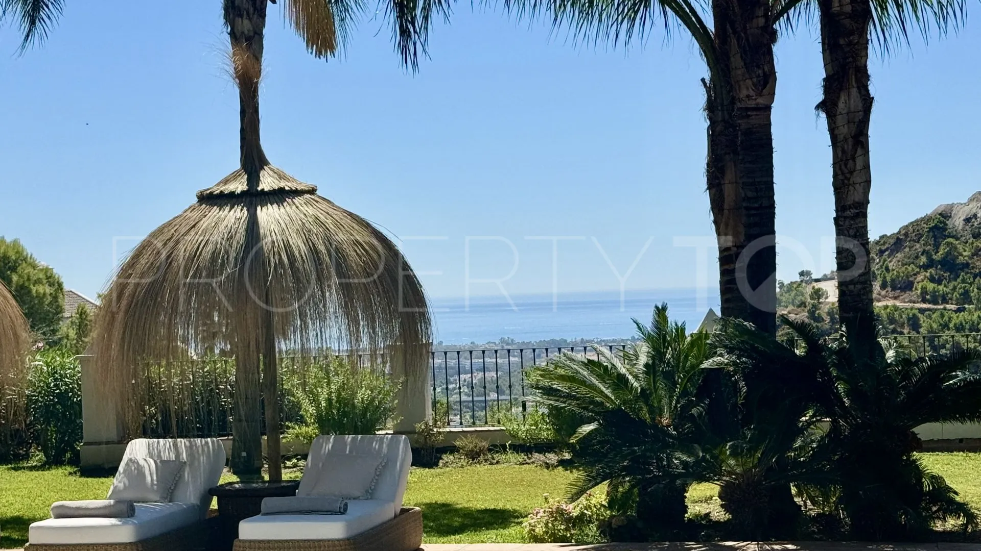 Buy El Madroñal villa