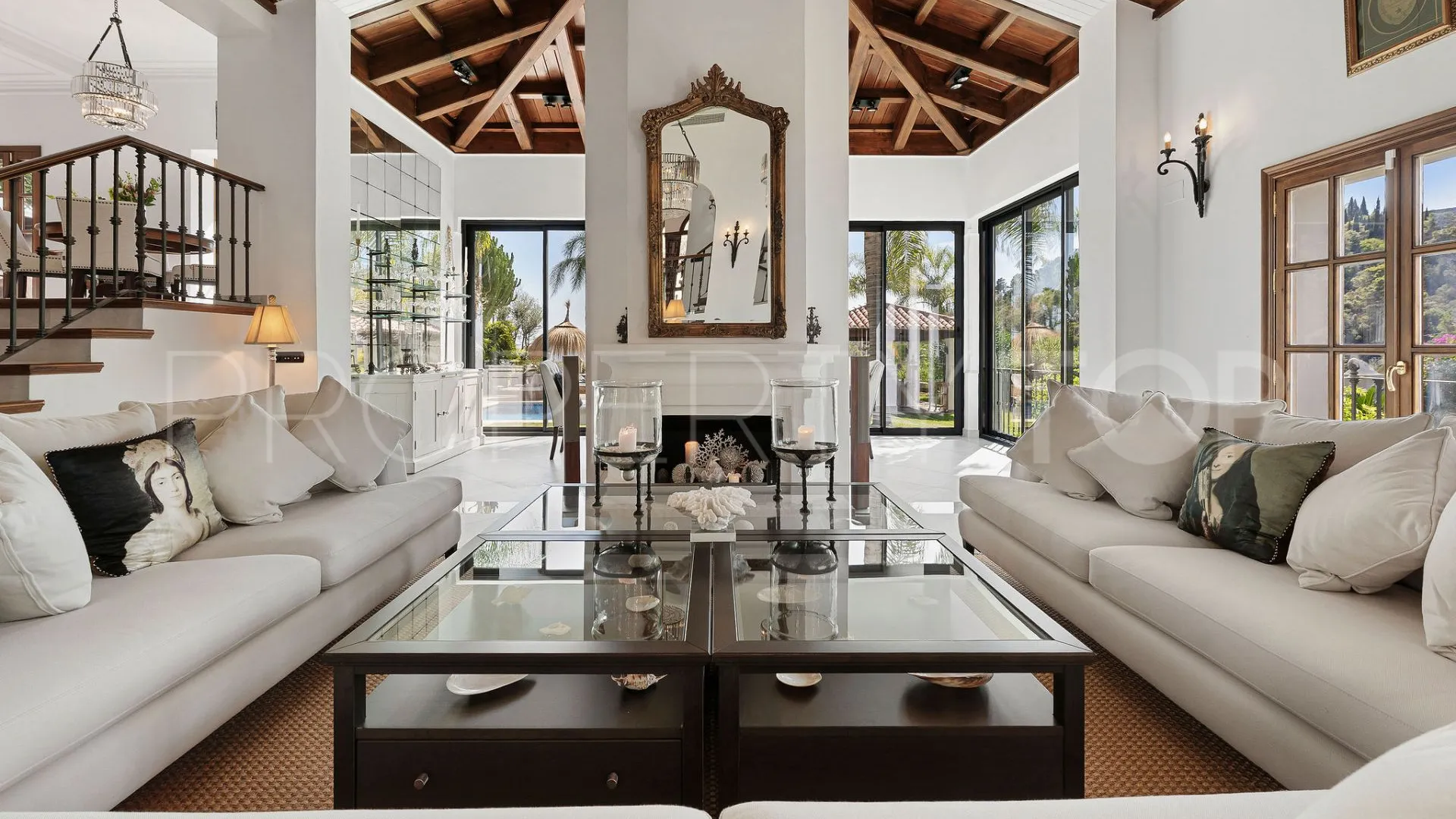 Buy El Madroñal villa