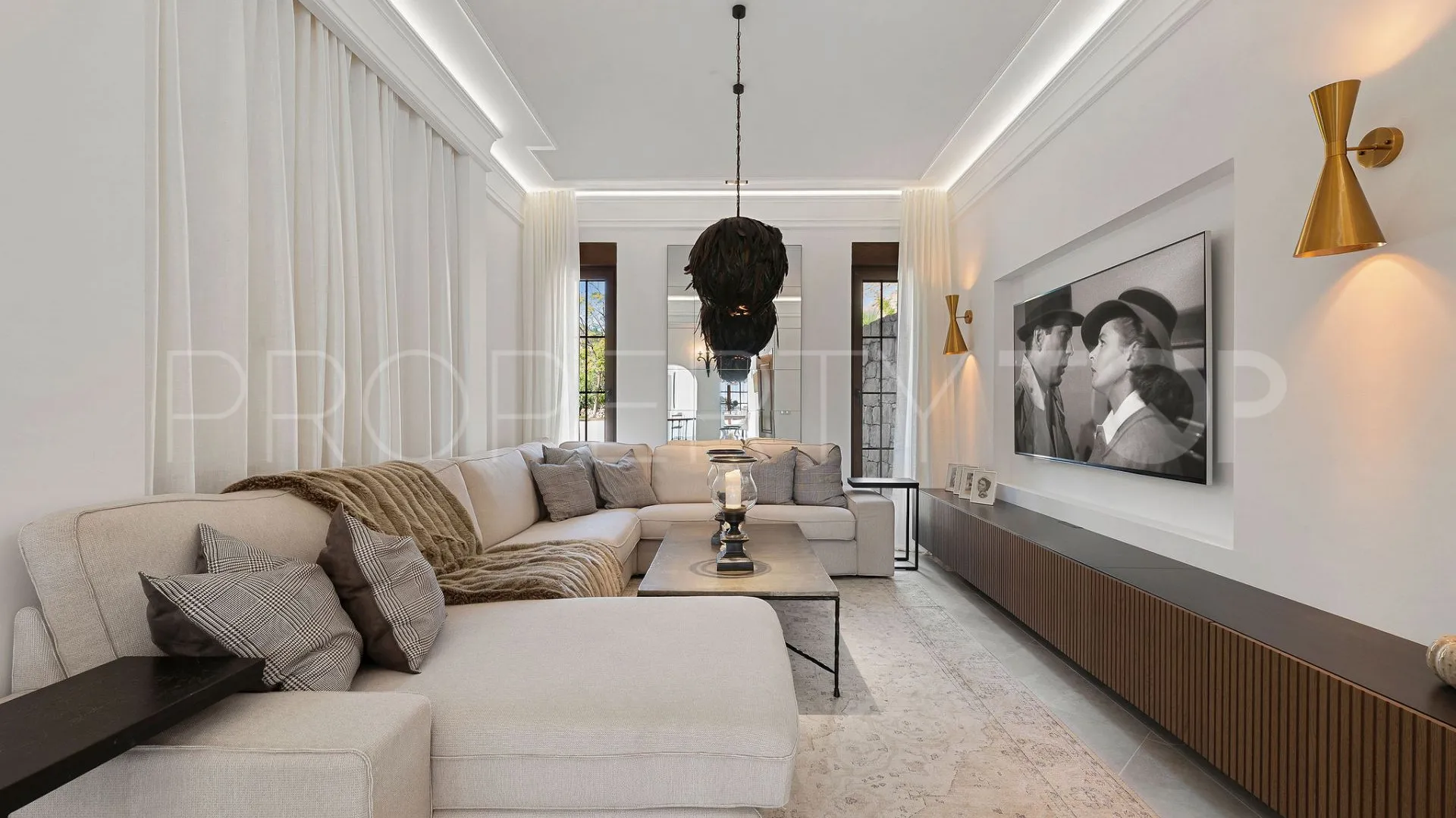 Buy El Madroñal villa