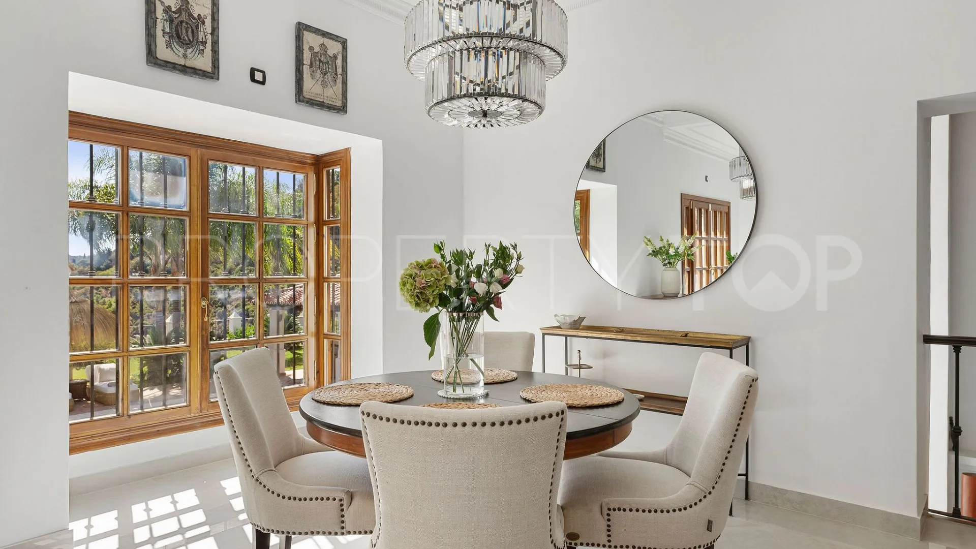 Buy El Madroñal villa