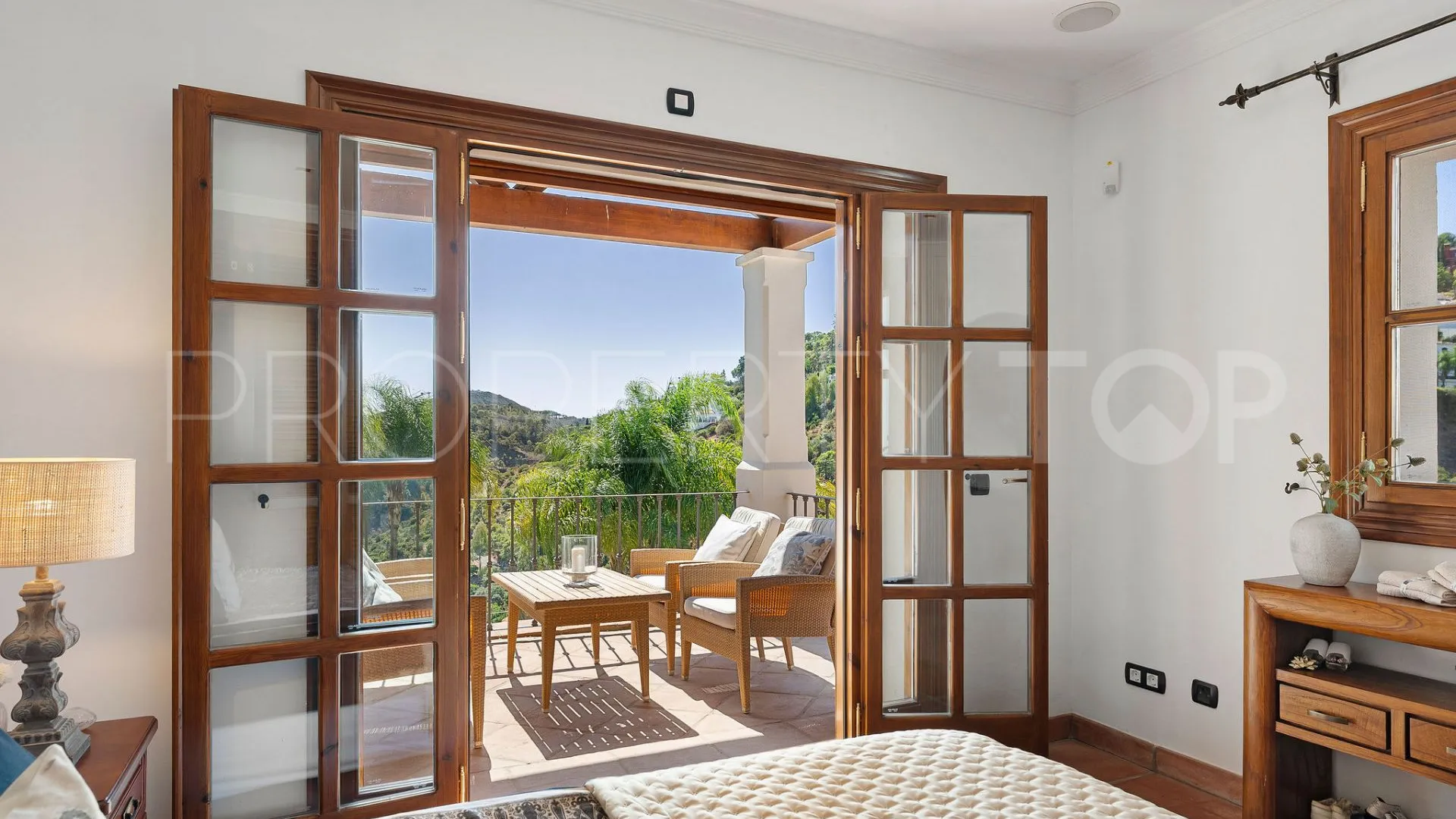 Buy El Madroñal villa