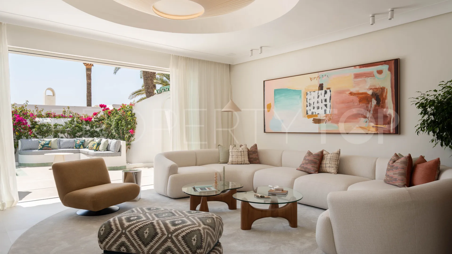 Se vende villa pareada en El Oasis Club de 3 dormitorios
