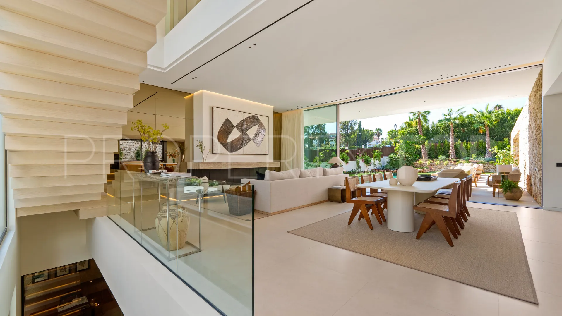 Buy Las Lomas del Marbella Club villa with 5 bedrooms