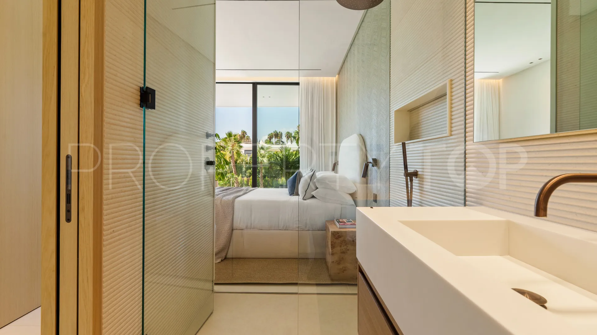 Buy Las Lomas del Marbella Club villa with 5 bedrooms