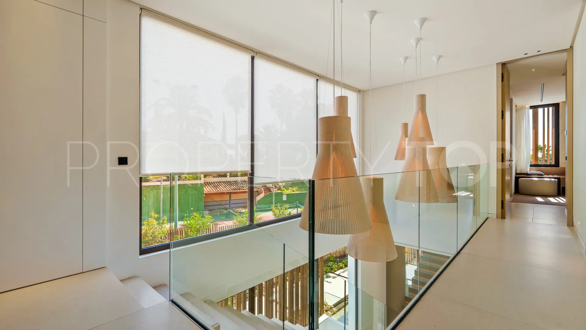 Buy Las Lomas del Marbella Club villa with 5 bedrooms