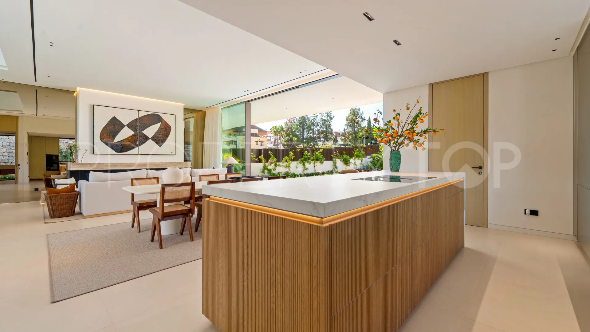 Buy Las Lomas del Marbella Club villa with 5 bedrooms