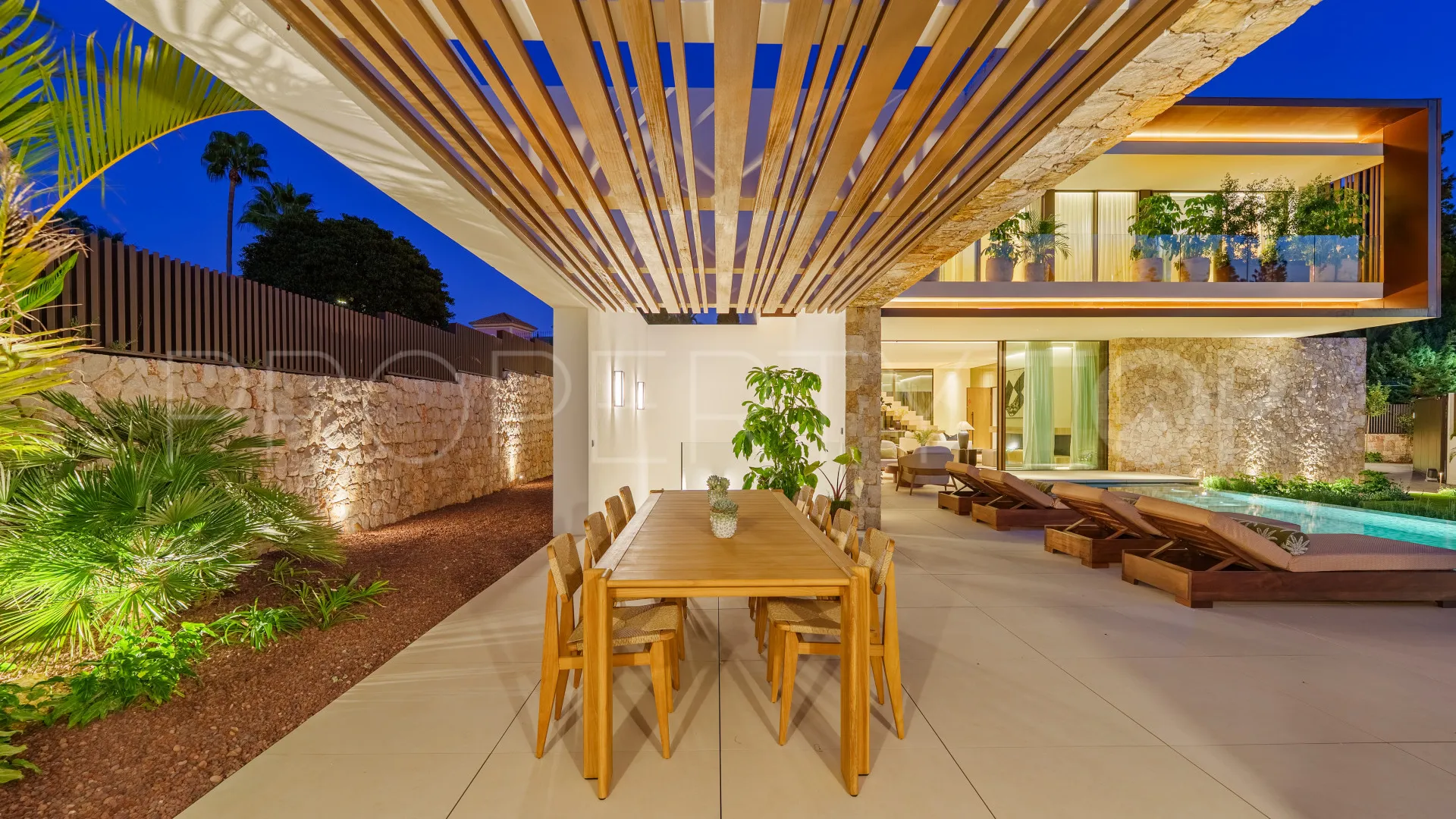 Buy Las Lomas del Marbella Club villa with 5 bedrooms