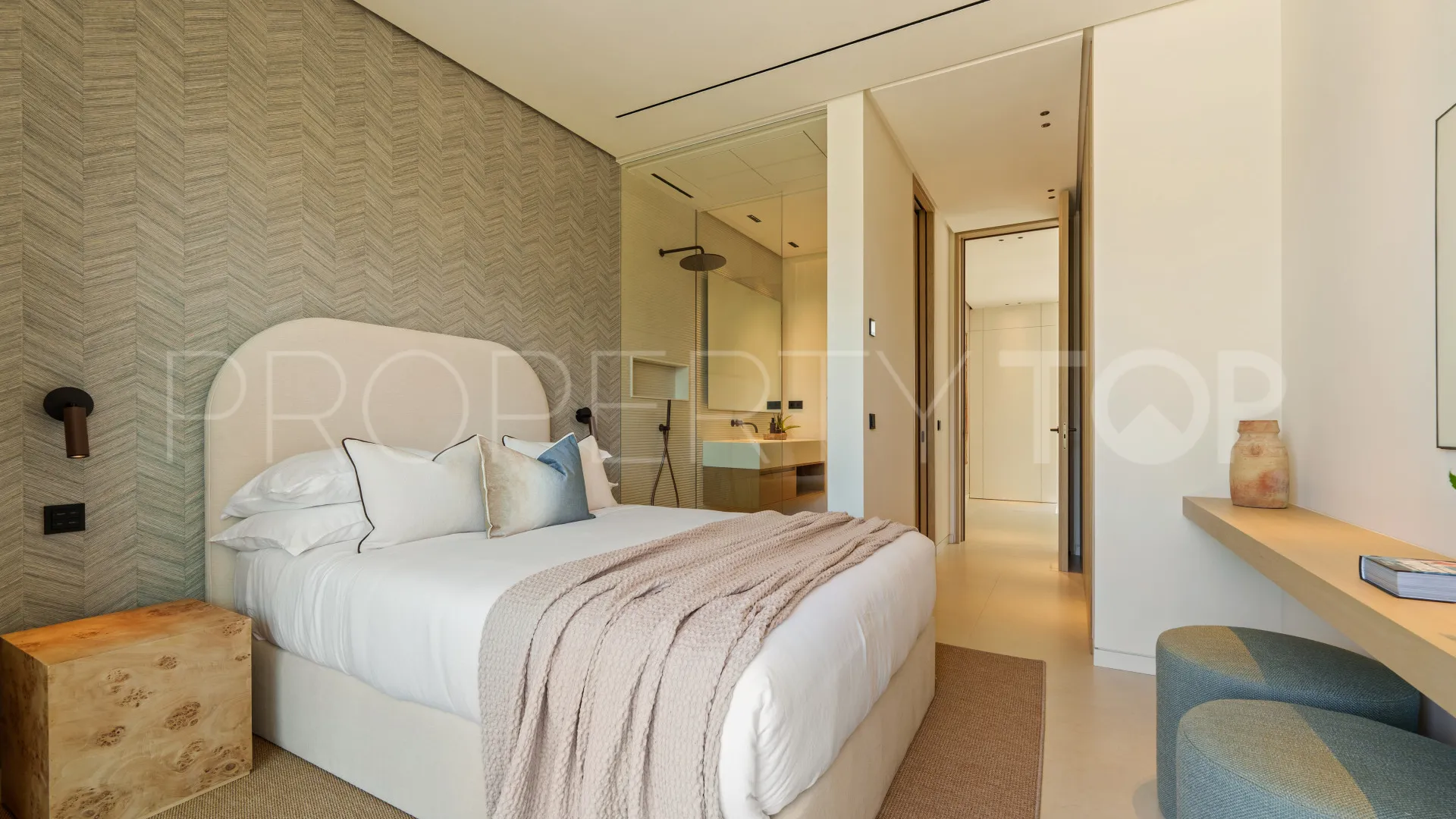 Buy Las Lomas del Marbella Club villa with 5 bedrooms