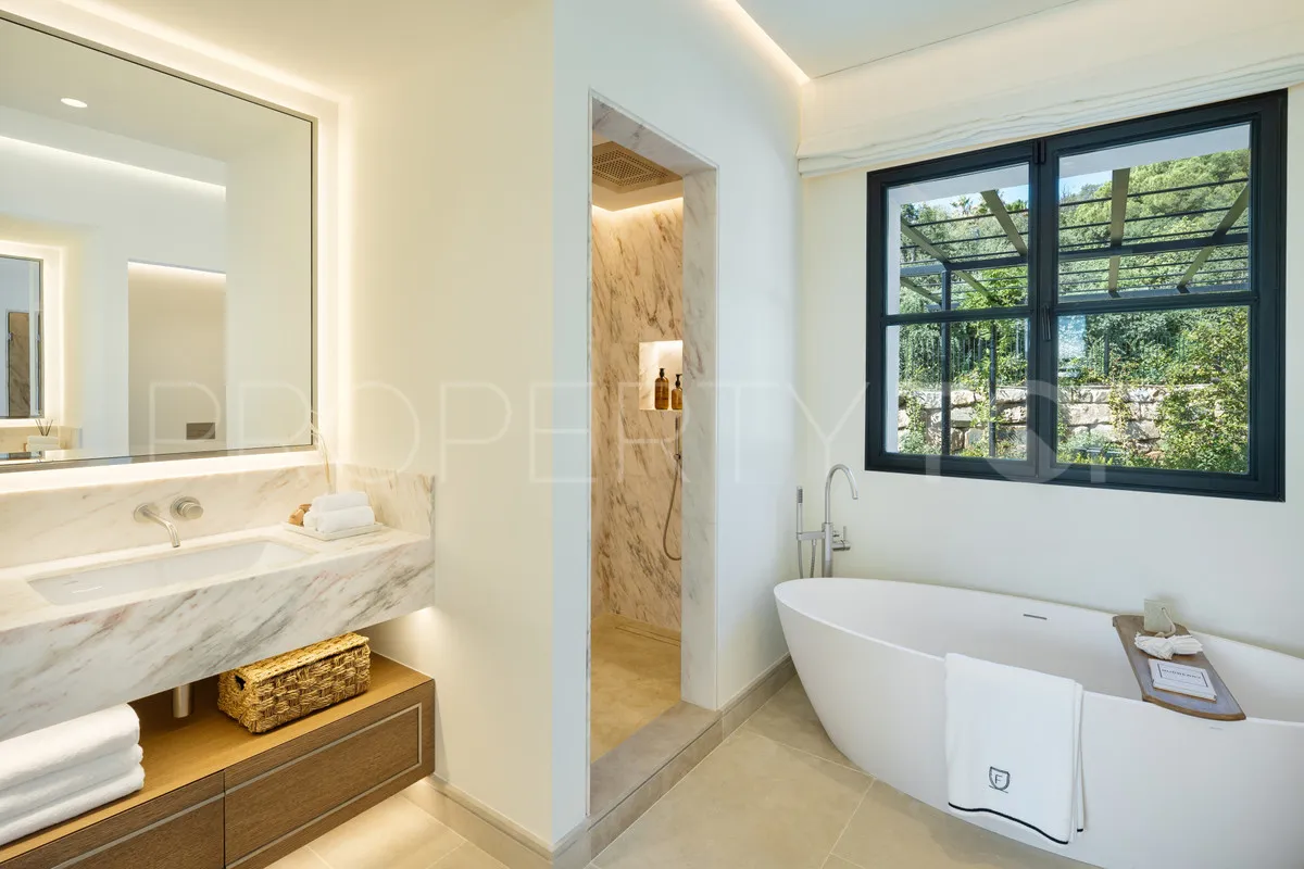 Villa for sale in Cascada de Camojan