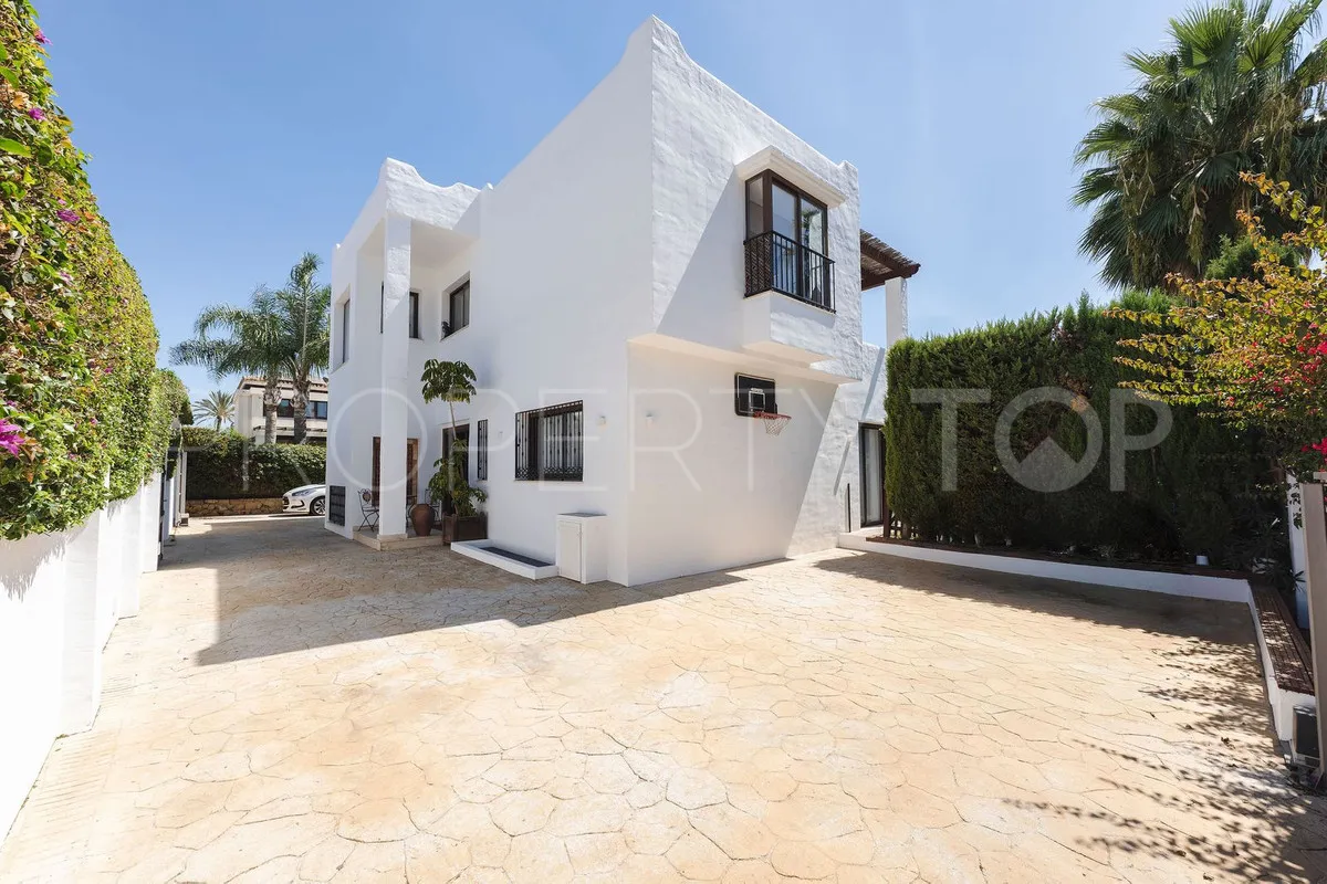 San Pedro de Alcantara 4 bedrooms villa for sale