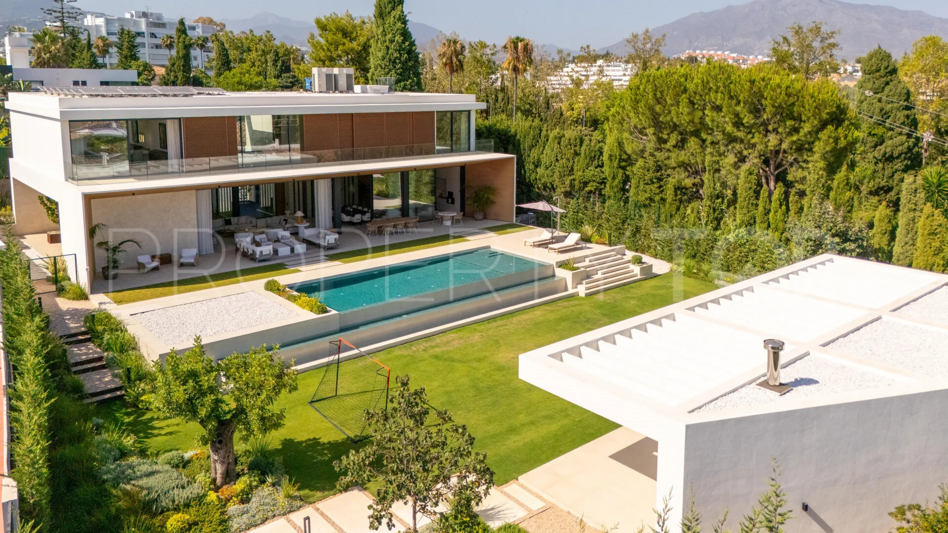 Guadalmina Alta 6 bedrooms villa for sale