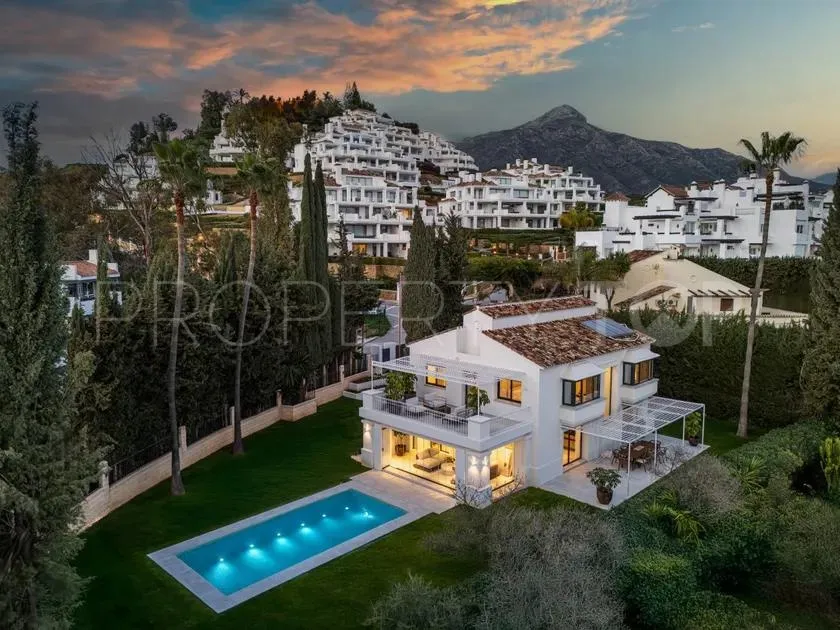 For sale 4 bedrooms villa in Nueva Andalucia