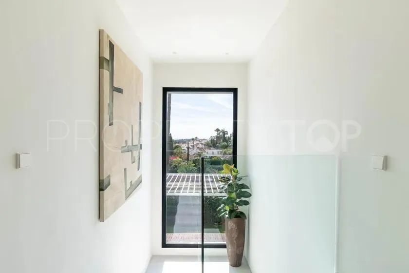For sale 4 bedrooms villa in Nueva Andalucia