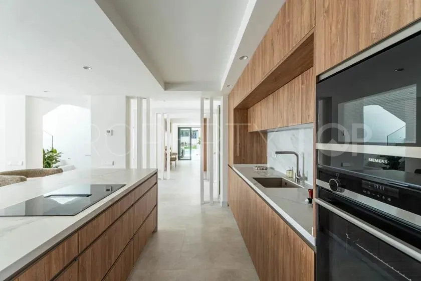 For sale 4 bedrooms villa in Nueva Andalucia