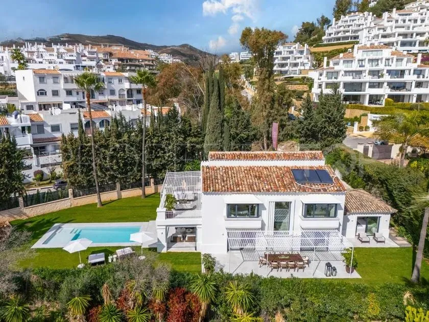 For sale 4 bedrooms villa in Nueva Andalucia