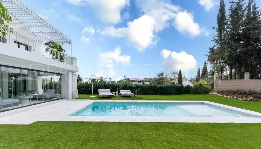 For sale 4 bedrooms villa in Nueva Andalucia