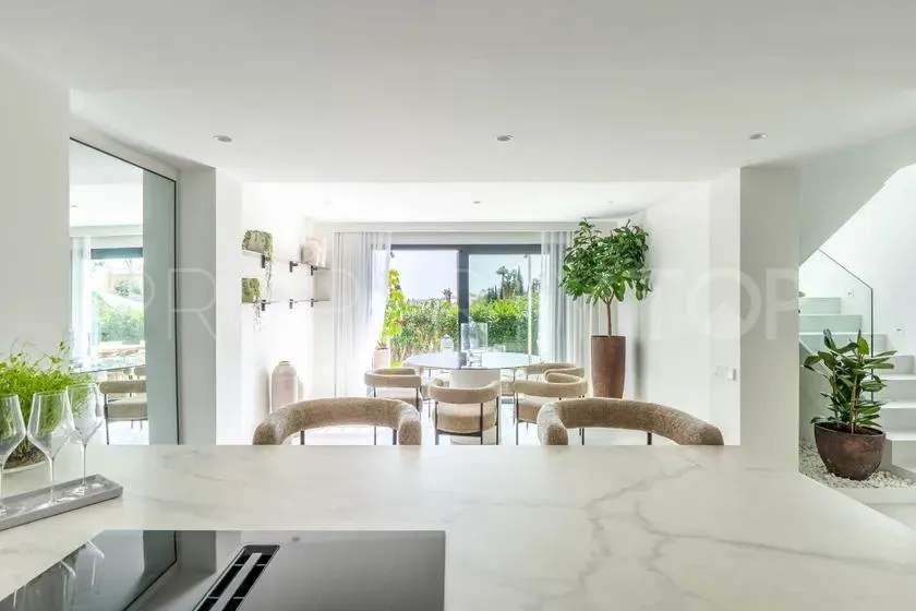 For sale 4 bedrooms villa in Nueva Andalucia