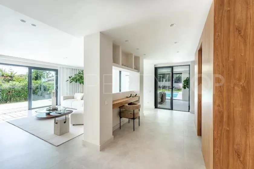 For sale 4 bedrooms villa in Nueva Andalucia