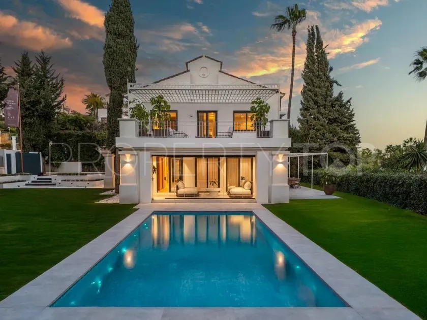 For sale 4 bedrooms villa in Nueva Andalucia