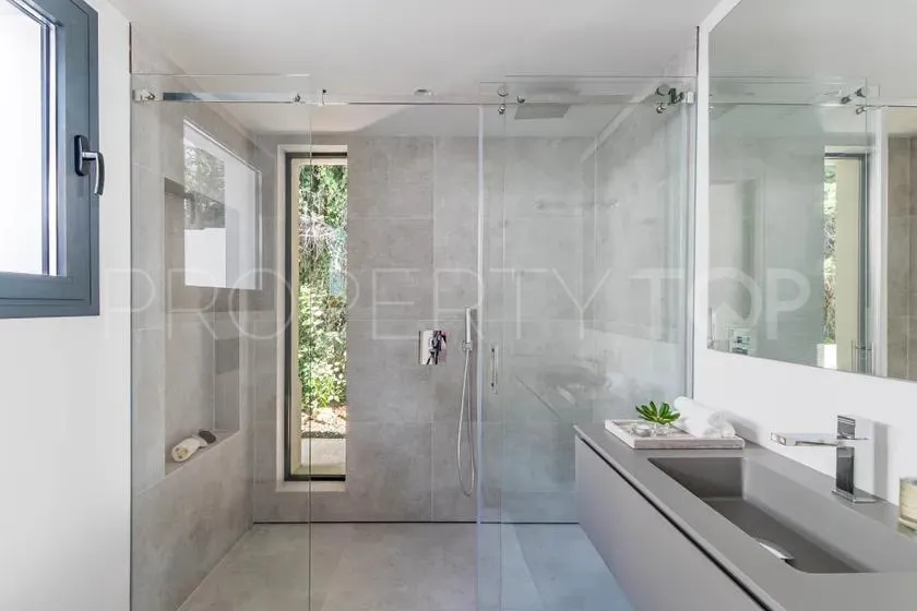For sale 4 bedrooms villa in Nueva Andalucia