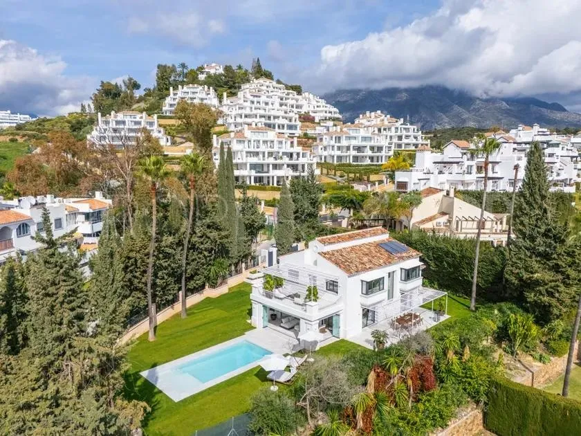For sale 4 bedrooms villa in Nueva Andalucia