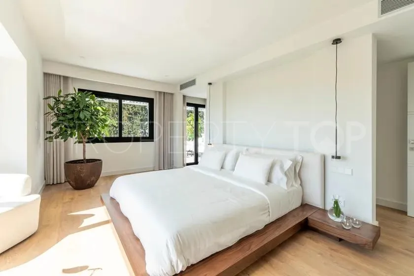 For sale 4 bedrooms villa in Nueva Andalucia