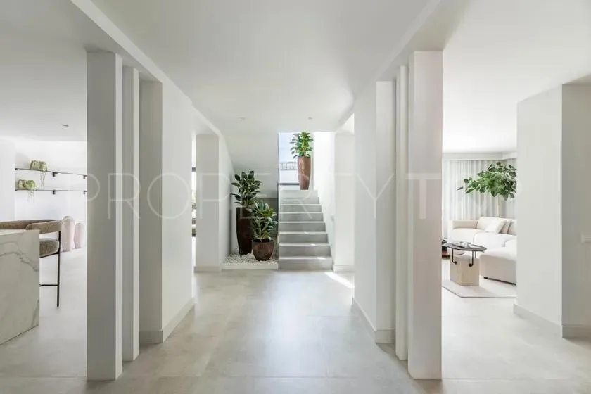 For sale 4 bedrooms villa in Nueva Andalucia
