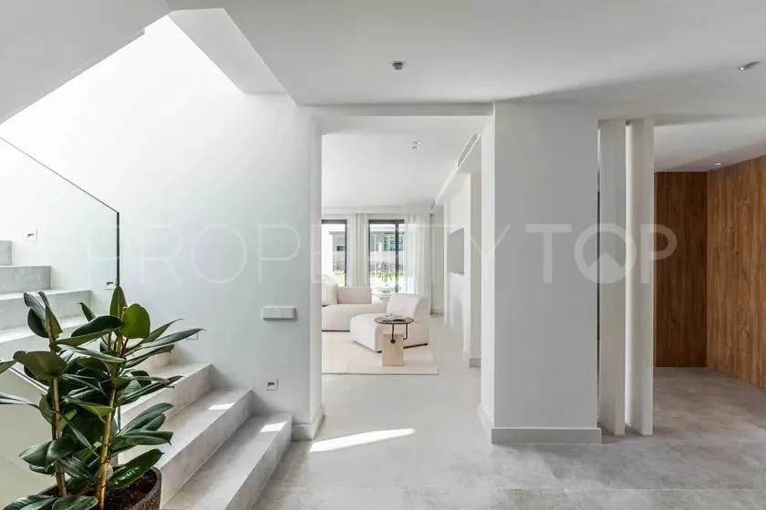 For sale 4 bedrooms villa in Nueva Andalucia