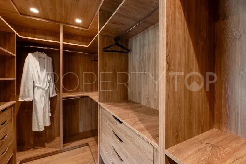 For sale 4 bedrooms villa in Nueva Andalucia